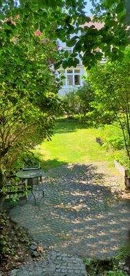 Hübscher Garten, vielseitig nutzbar.