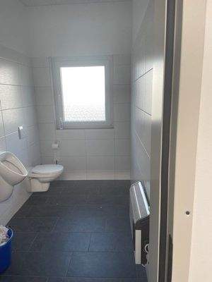 Halle Toilette1.jpg