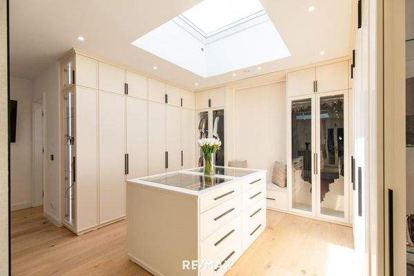 Ankleidebereich im Master Bedroom