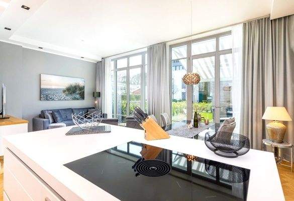 Essen und gemütliches Wohnen mit Blick in den Gart