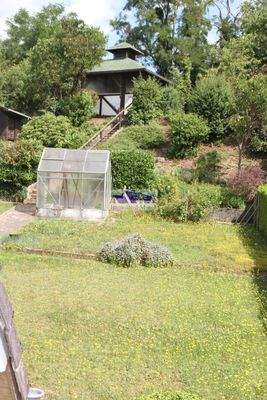 17 Blick in den Garten vom Balkon.jpg