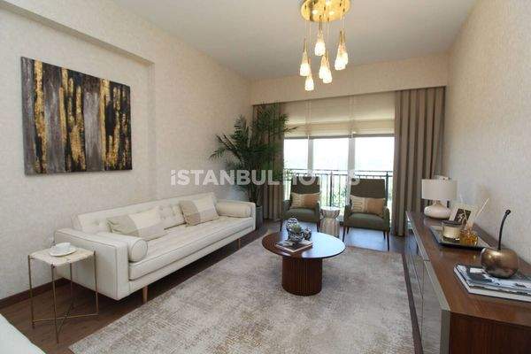 Modern Real Estate with Forest and City Views in Kagithane