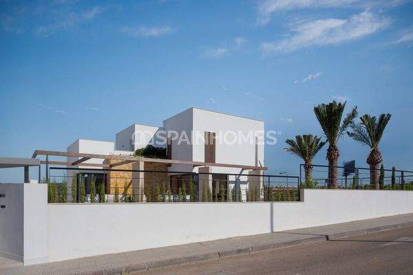 4-Bedroom Detached Properties Close to Beach in Orihuela