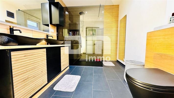 WE1 EG Bad / Dusche / Doppelwaschtisch