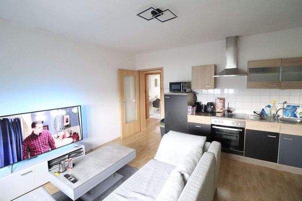 Wohnzimmer + Küche.JPG