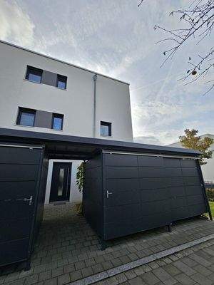 Haustür & Fahrradschuppen