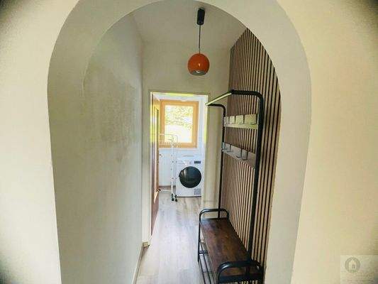 Abstell/-Trockenraum u. Garderobe