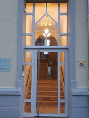 Rheinstraße 194_Vorderfront Eingangsbereich.jpg