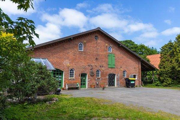 Außenansicht Pferdestall