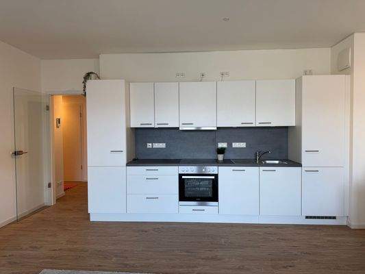 Moderne Küche mit Geräten