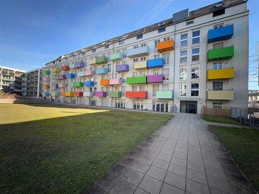 Der begrünte Innenhof ...