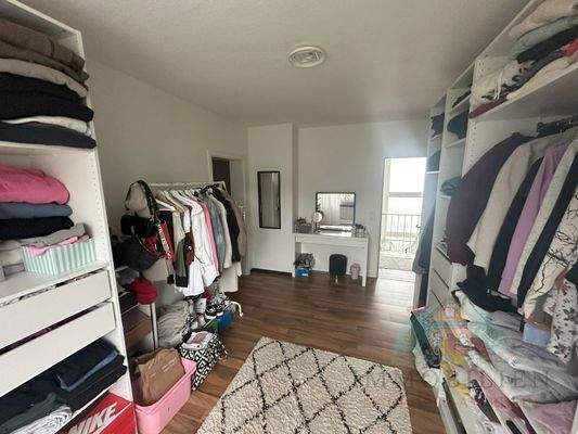 1.OG Kinderzimmer Ankleide.