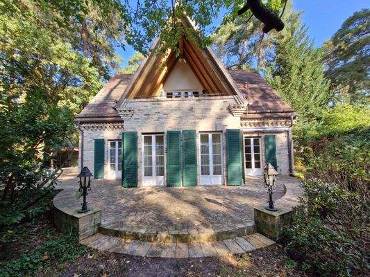 Hausrückseit mit Terrasse