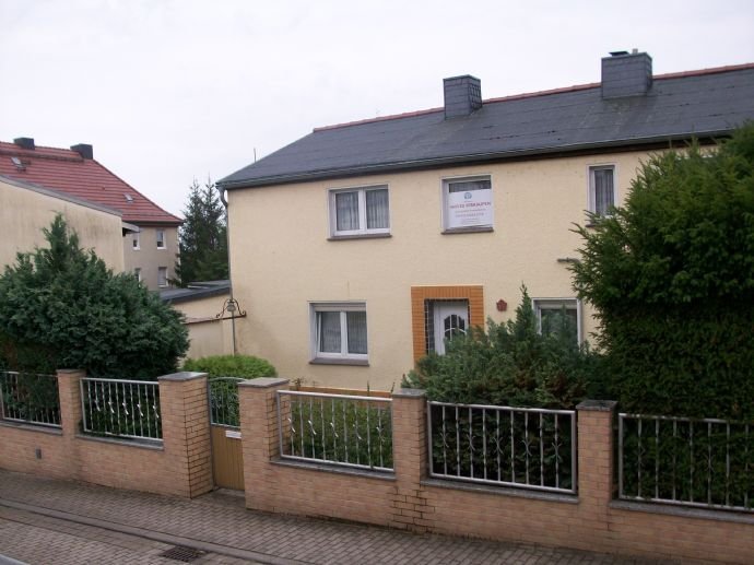 Geräumiges Haus mit Werkstatt, Garage und Nebengelass in Staßfurt zum fairen Preis in Staßfurt !