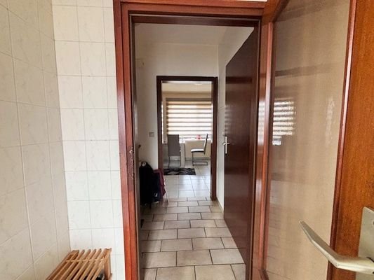 EG-Whg. links: Blick in den Flur.jpg