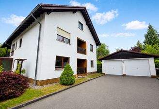 Gebäude und Garage