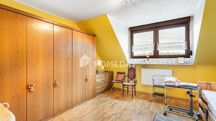 1. OG Schlafzimmer 1 1