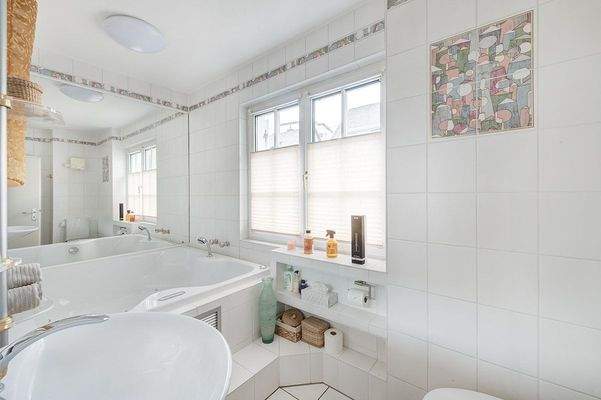 Gästebad mit Whirlwanne