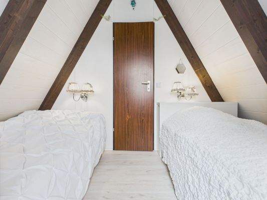 CAM01223G0-PR0125-STILL017