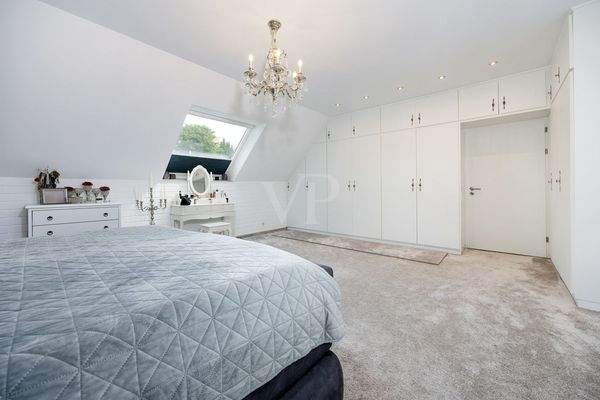 Elternschlafzimmer mit Einbauschränken