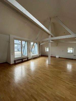 Wohnzimmer mit Übergang  zur Terasse 