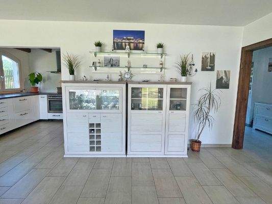 Essbereich und Diele mit Blick zur Küche