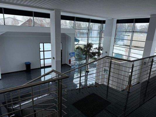 Innen Halle Empfangsbereich Ausstellung .jpg