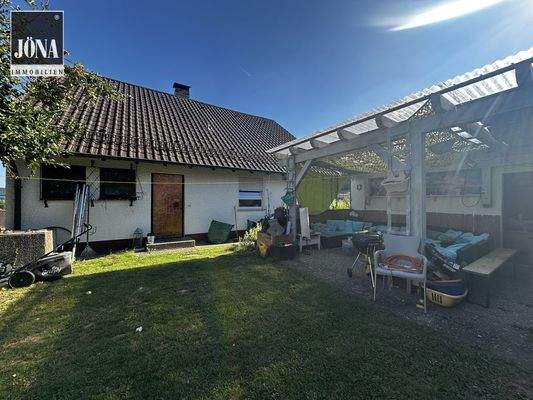 Hauseingang mit Garten