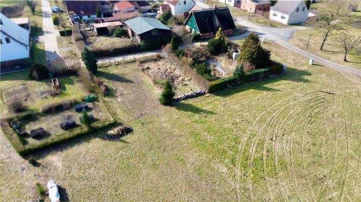 Gartenland sowie Wohnhaus, Scheune und Carport, An