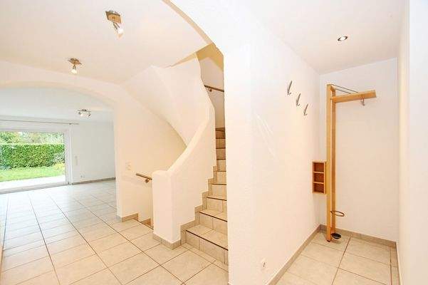 EG Flur mit Garderobe