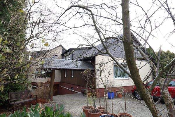 Ansicht mit Auffahrt