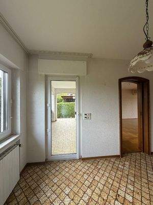 Küche mit Zugang zum Garten