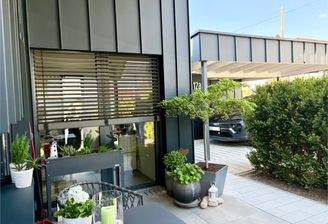 Ostseite und Carport