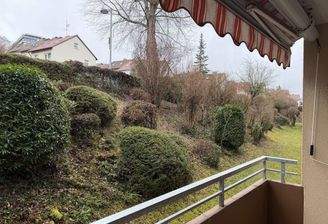 Blick vom Balkon ins Grüne