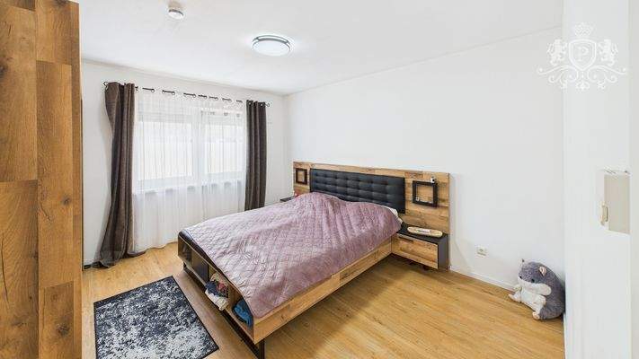 CAM01984G0-PR0511-STILL019