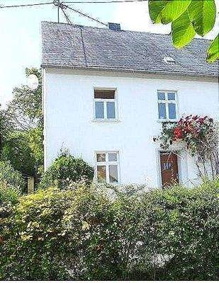 Straßenseite - Ansicht Haushälfte links