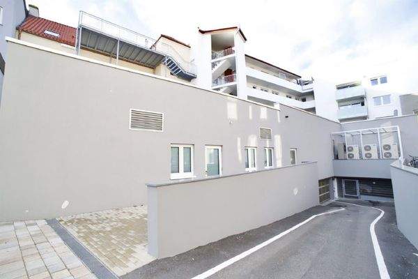 Ein-/ Ausfahrt der Tiefgarage