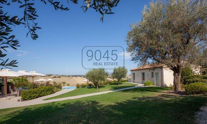 Luxusvilla mit Gästehaus und Panoramablick – Nähe Adria, Marken