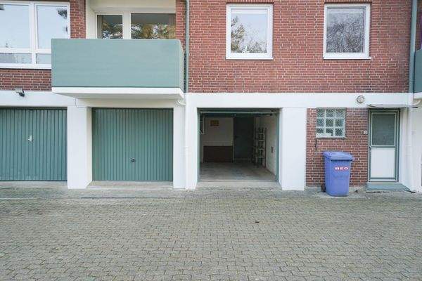 Hofansicht/ Garage