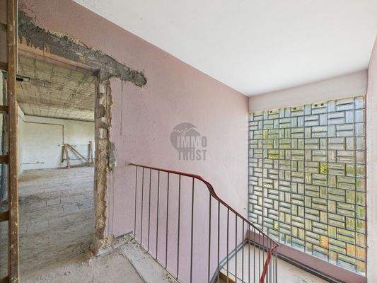 Treppenhaus mit Glaswand