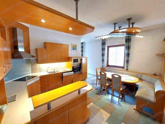 Esszimmer mit offener Küche