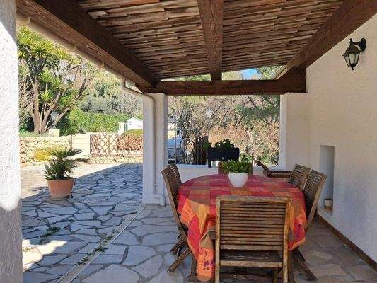 Terasse neben Küche