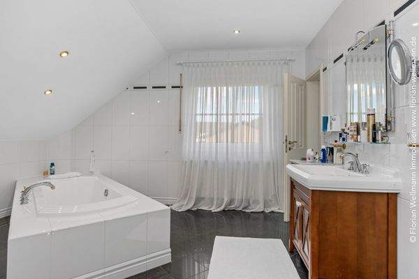 Badezimmer (12,64m²) ...
