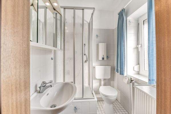 Badezimmer FeWo links OG