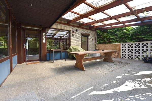 überdachte Südterrasse 