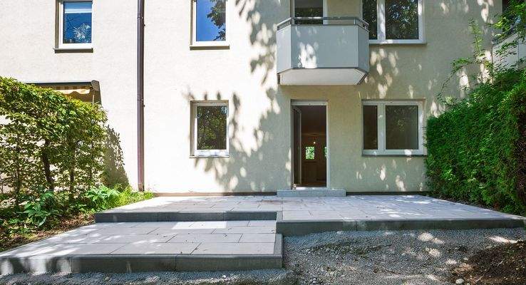 Terrasse mit kl. Garten