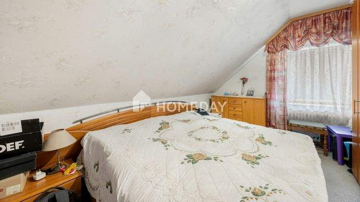 1. OG Schlafzimmer 1