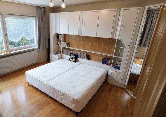 Schlafzimmer Möblierungsbeispiel (KI-generiert)