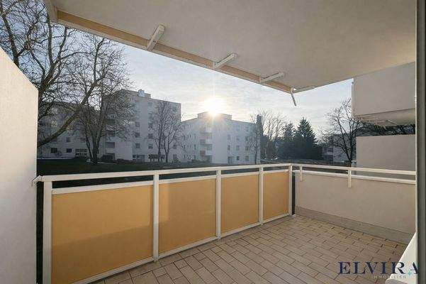 sonniger Balkon in Süd-Ausrichtung
