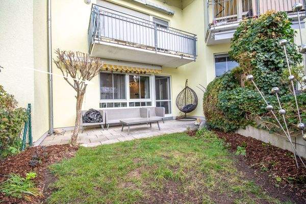 gemütliche 2-Zimmer Wohnung mit Küche und kleinem Garten